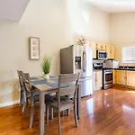 @ Marbella Lane 3Br House In Downtown San Jose