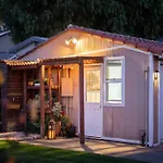 Relax In A Quaint Private And Cozy Guest House