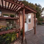 Relax In A Quaint Private And Cozy Guest House