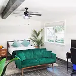 Casita Hosum: Modern Wfh Garden Suite W/ Gazebo Outdoor Kitchen & Bbq