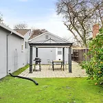 @ Marbella Lane - Immaculate & Cozy 3Br Home