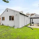 @ Marbella Lane - Immaculate & Cozy 3Br Home