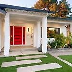 Cozy Modern Guest House