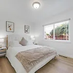 Modern Cozy House With Mini Golf Near Santa Clara