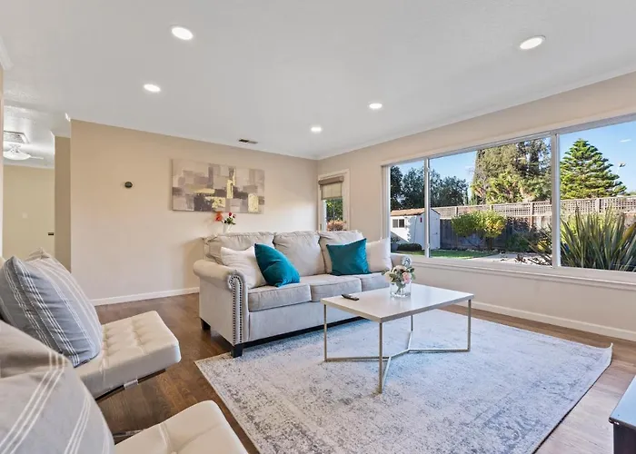 @ Marbella Lane - 3Br Suburban Escape