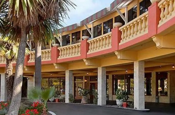 San Jose Airport Garden Hotel