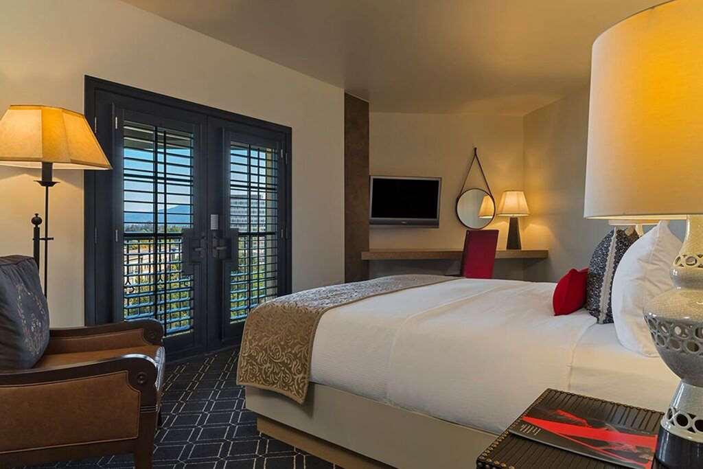 Valencia Santana Row 4*