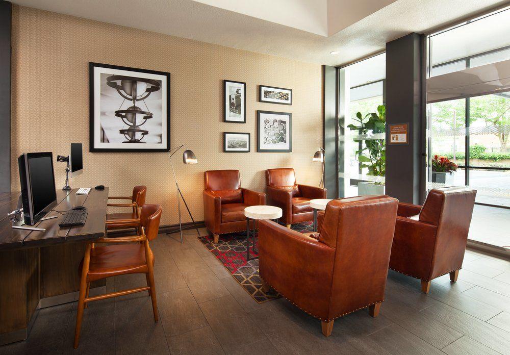 Courtyard Airport 3*