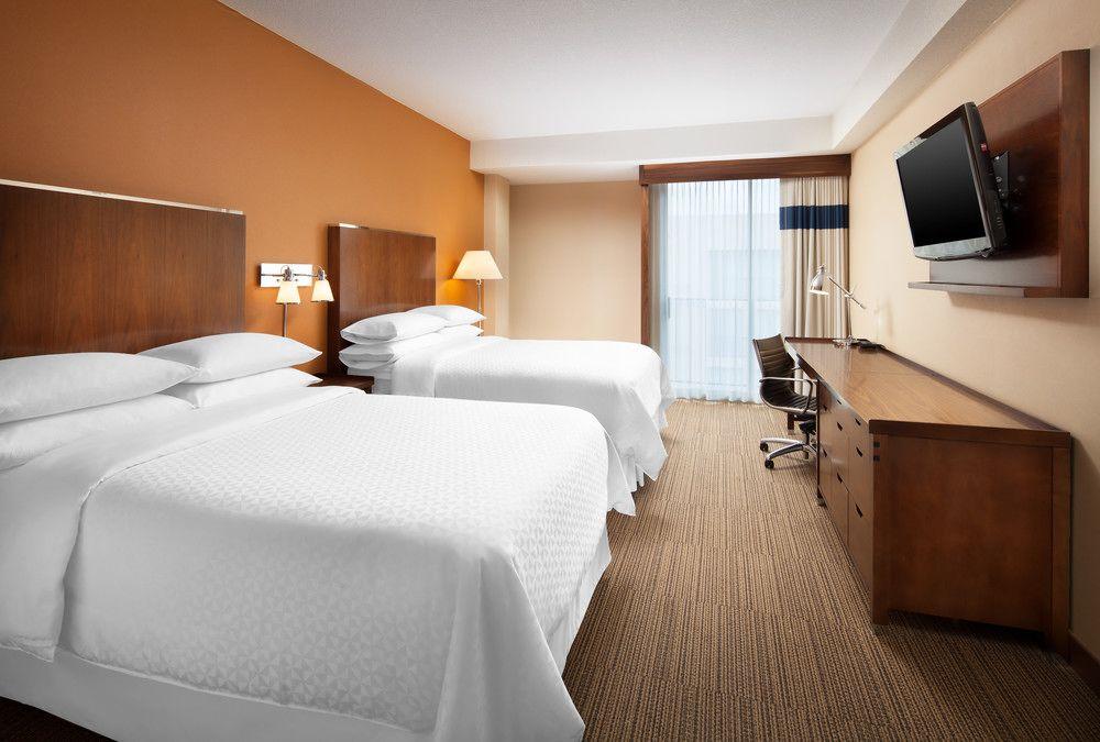Courtyard Airport Hotel 3*
