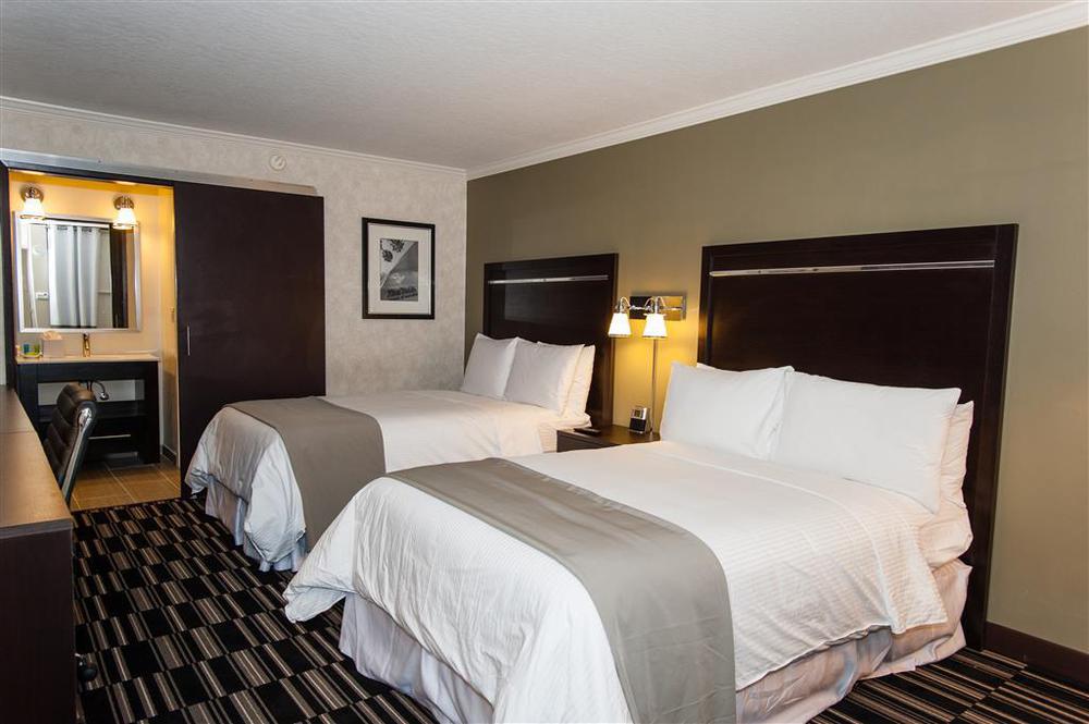 Wyndham Garden Airport Hotel 3*