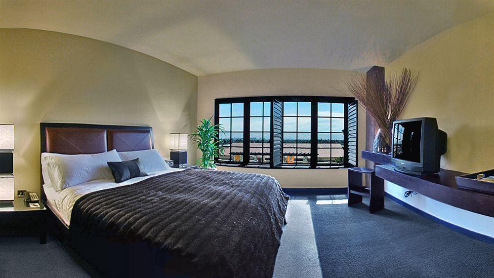 Valencia Santana Row Hotel
