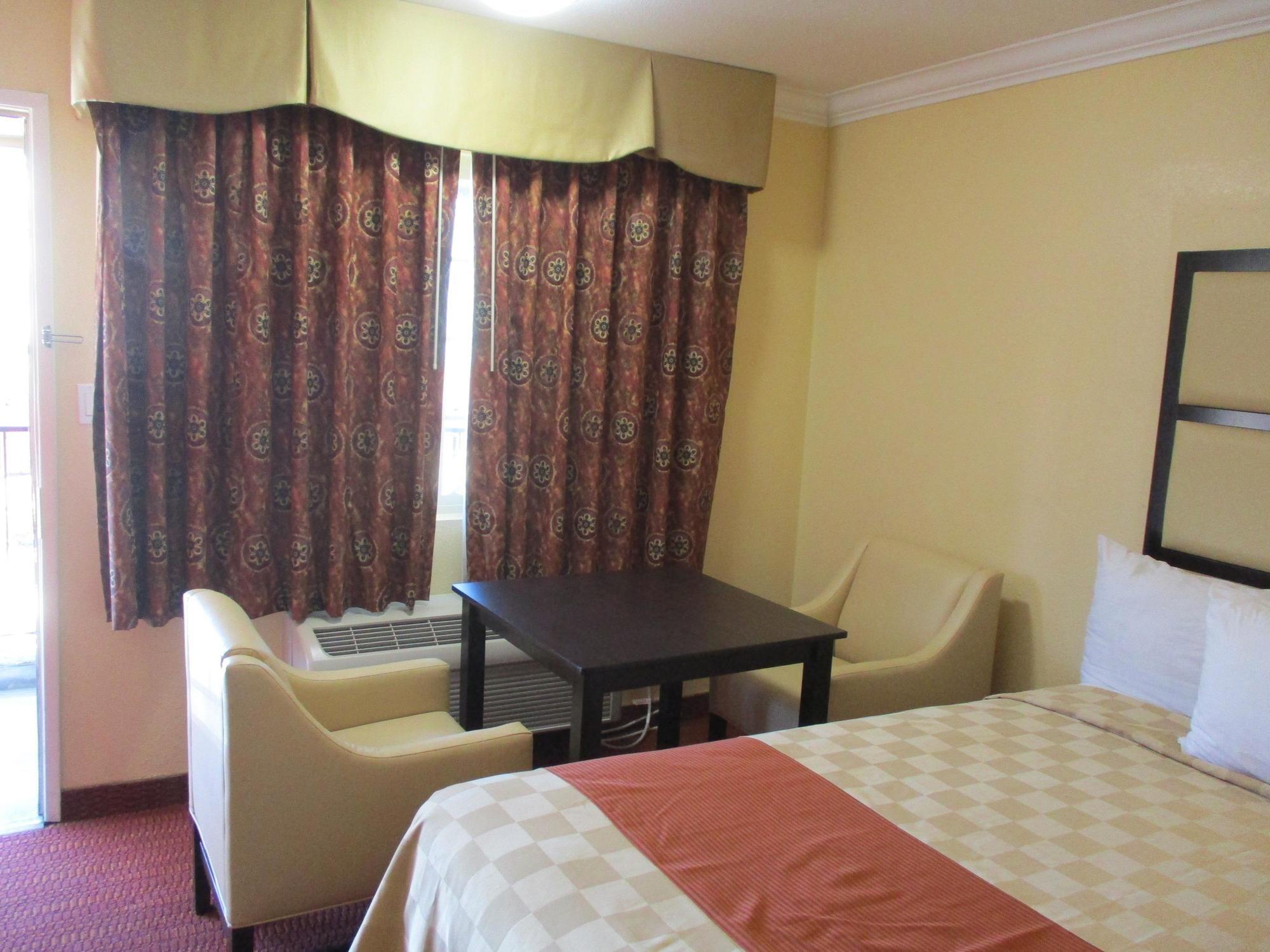 Surestay By Western Airport 3*