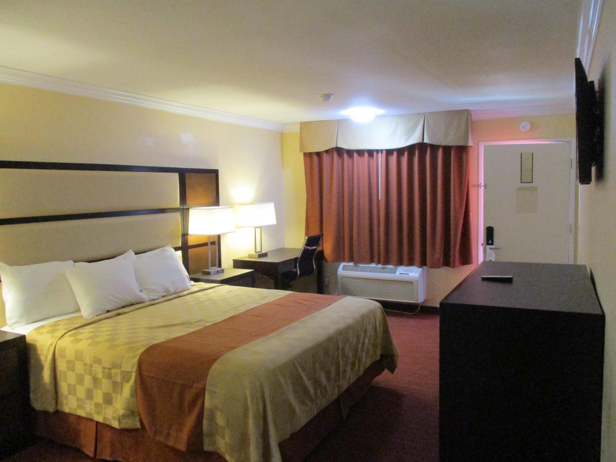 Surestay By Western Airport Motel 3*