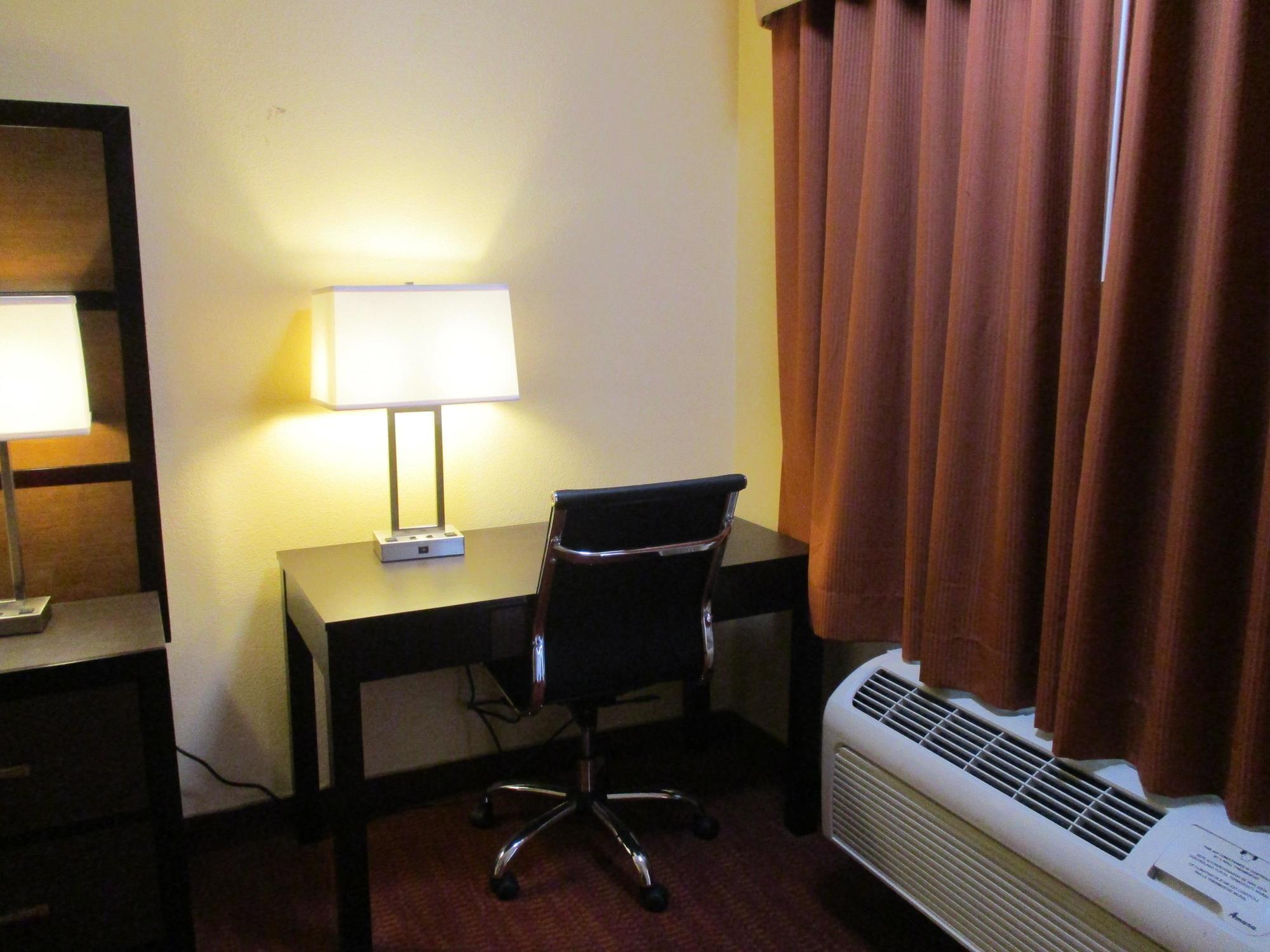Motel Surestay By Western Airport