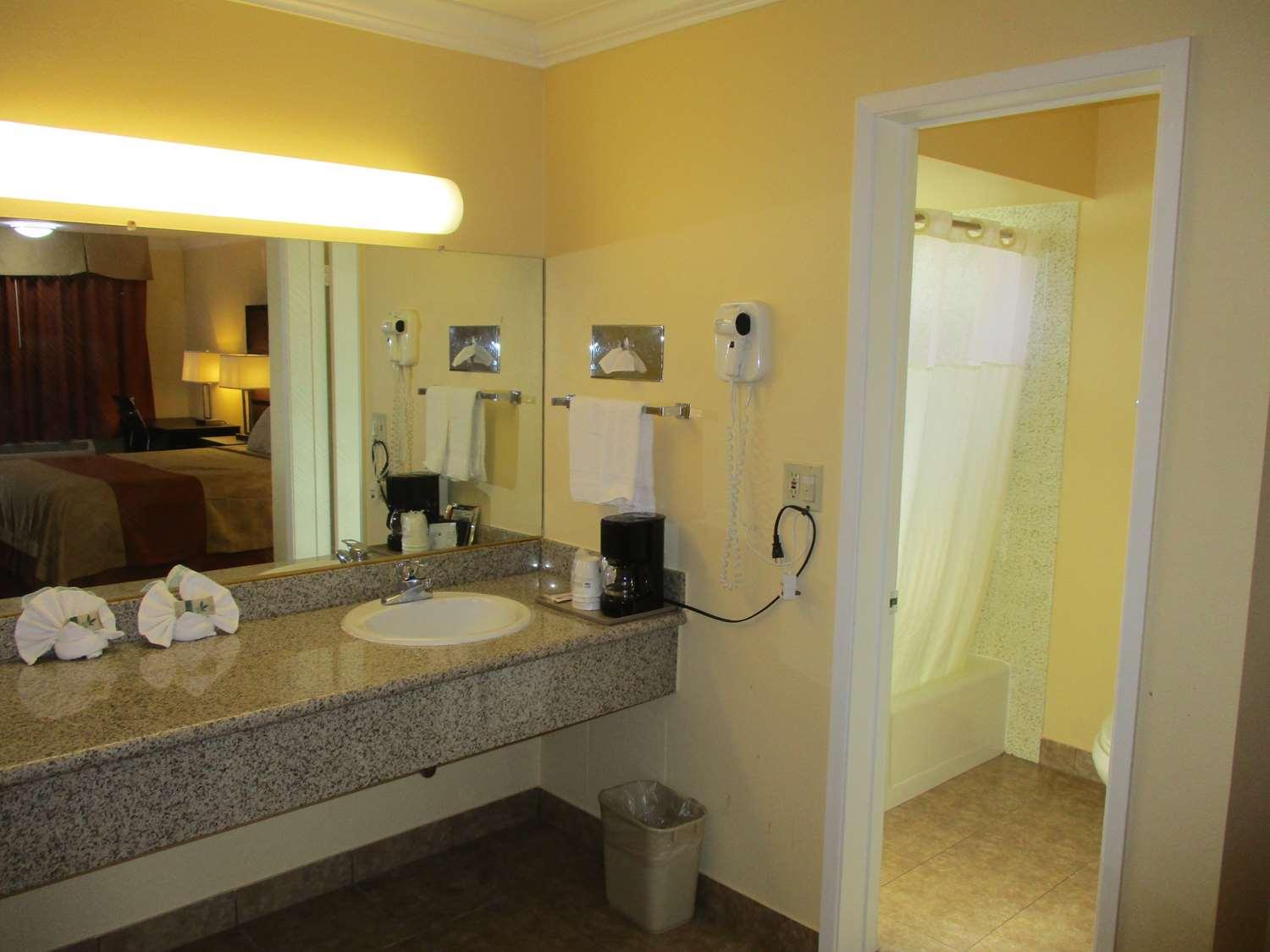 Motel Surestay By Western Airport