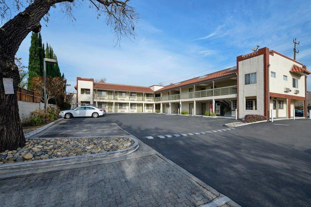 Americas Value Convention Center Hotel 2*