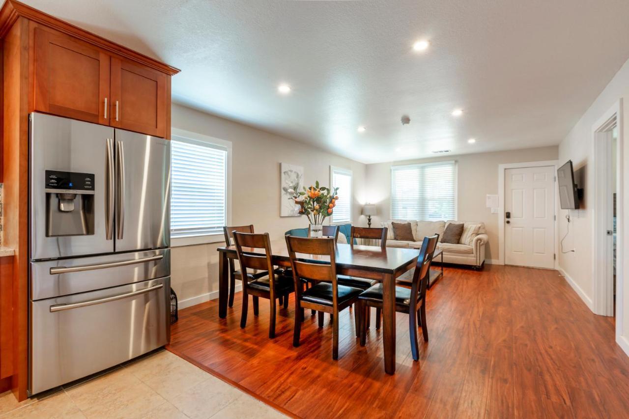 @ Marbella Lane 3br Upper Level House In Downtown Apartment *