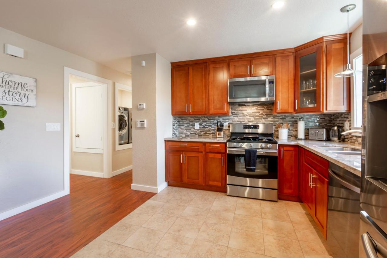 @ Marbella Lane 3br Upper Level House In Downtown