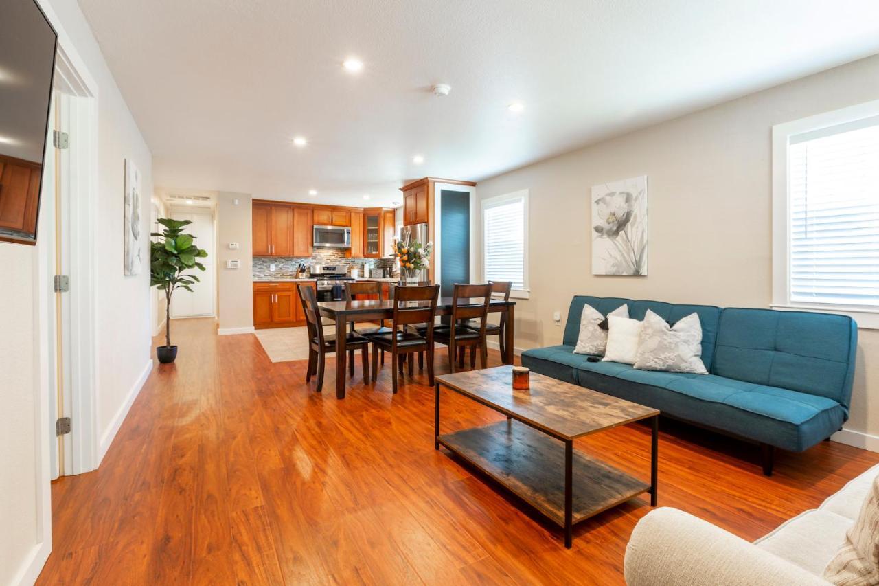 @ Marbella Lane 3br Upper Level House In Downtown Apartment