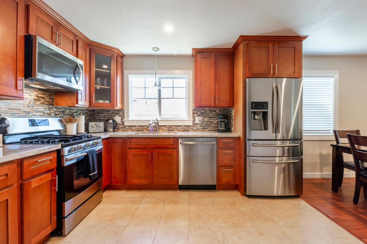 @ Marbella Lane 3br Upper Level House In Downtown Apartment