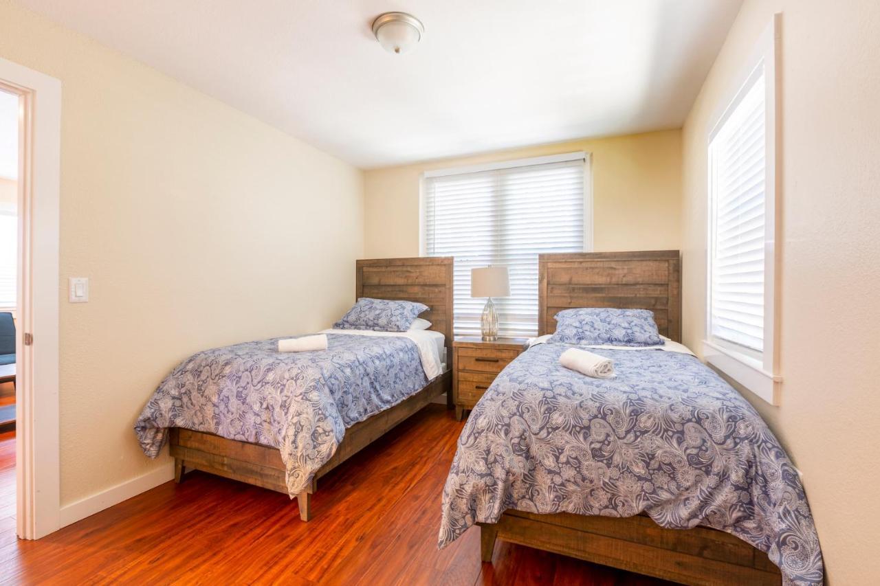 @ Marbella Lane 3br Upper Level House In Downtown Apartment *