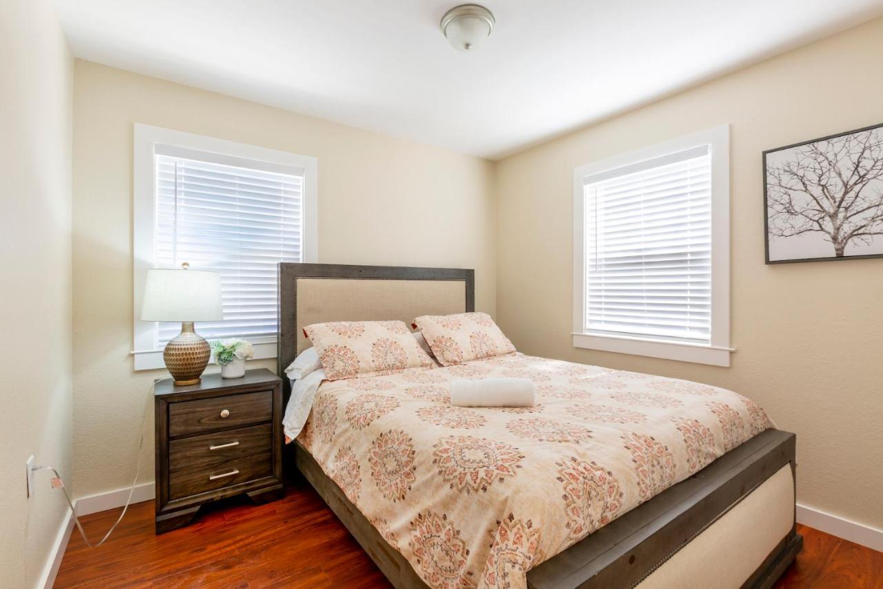 @ Marbella Lane 3br Upper Level House In Downtown