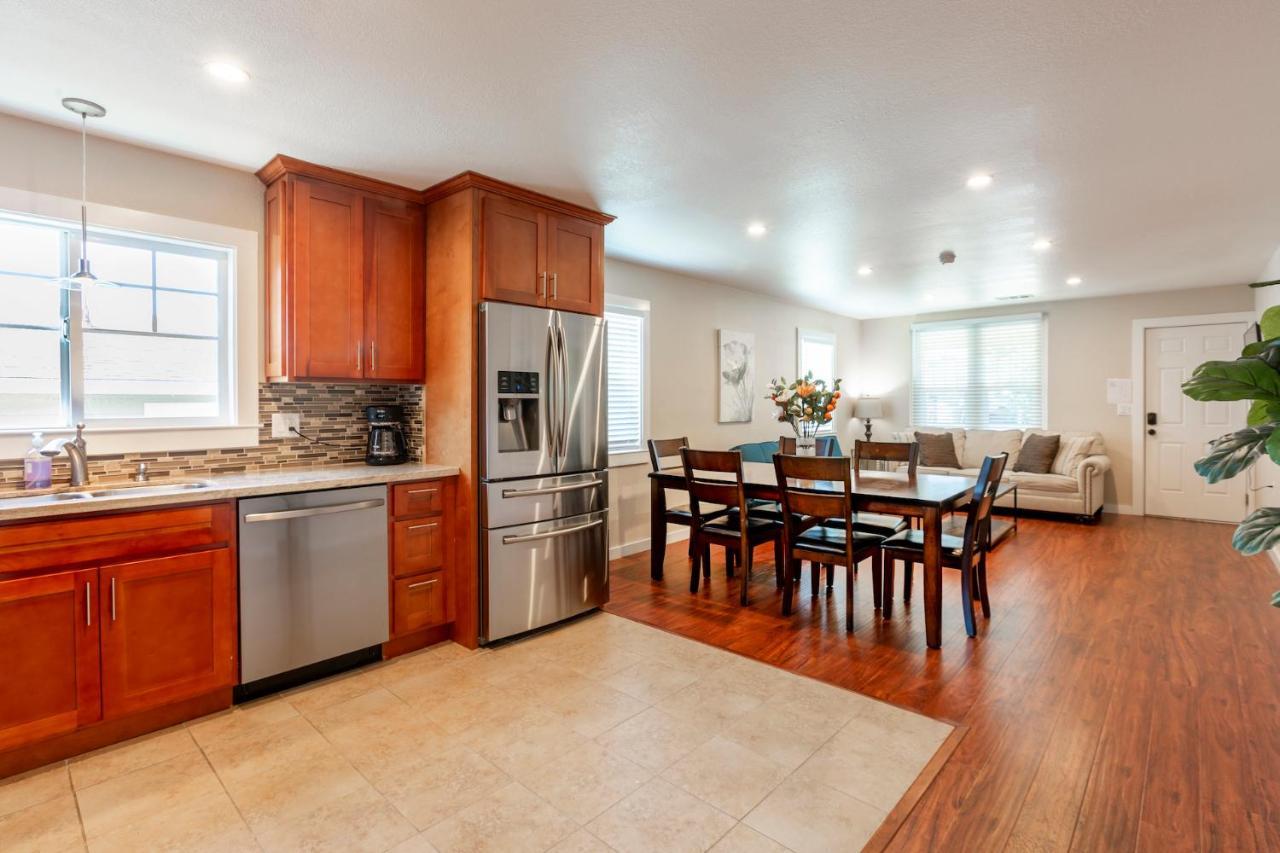 @ Marbella Lane 3br Upper Level House In Downtown Apartment