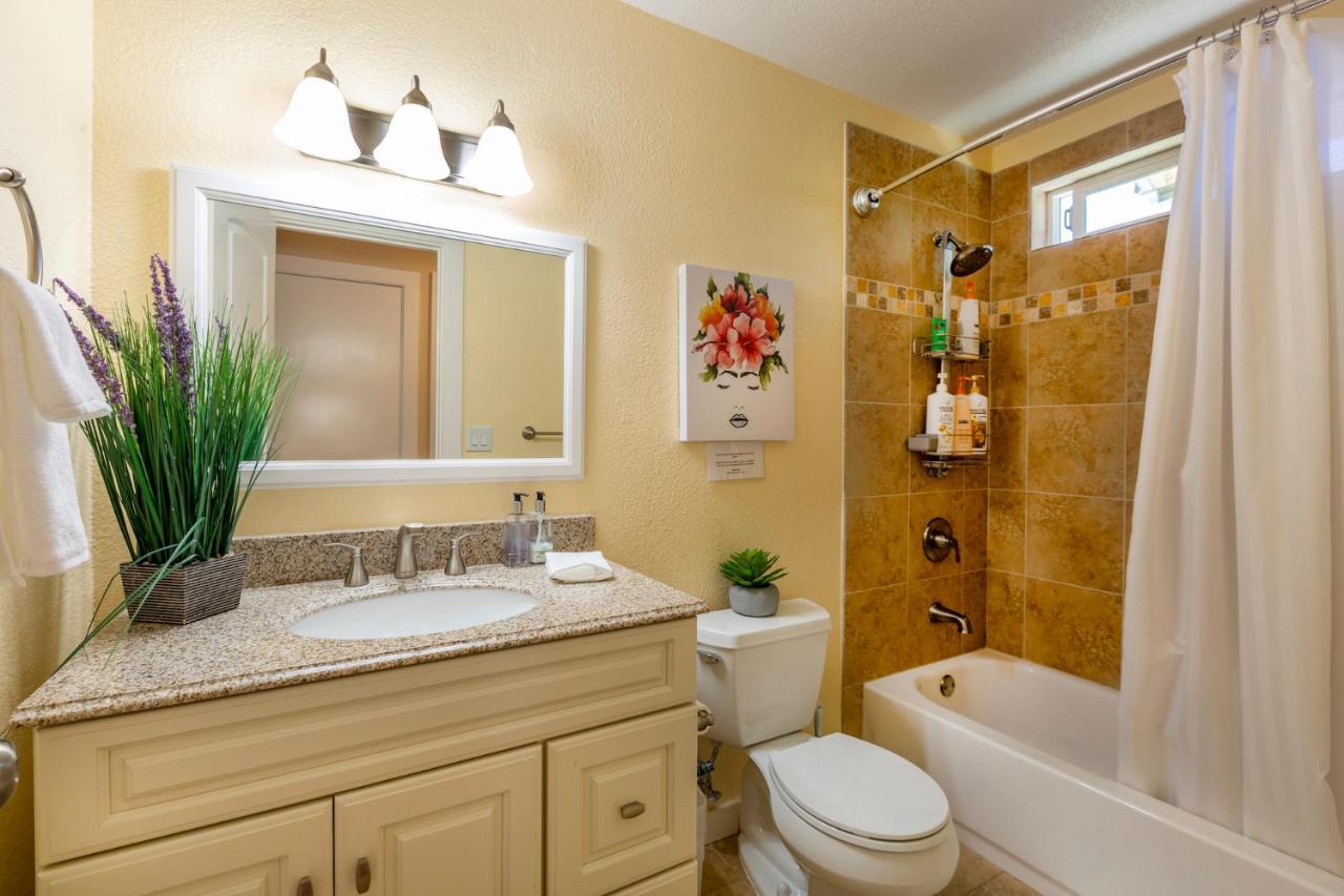@ Marbella Lane 3br Upper Level House In Downtown *