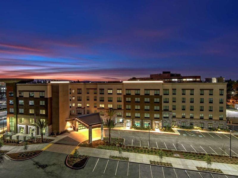 Hampton & Airport Hotel