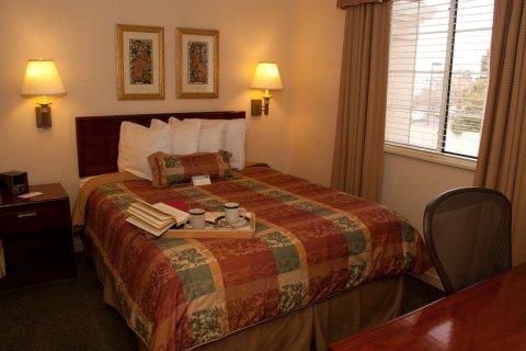Hotel Sonesta Es - Airport 3*