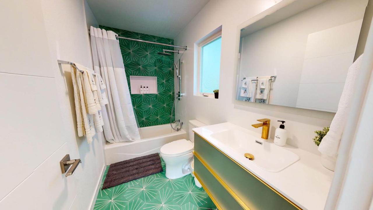 Holiday home @ Marbella Lane - Sj Designer 3br Ldry+p