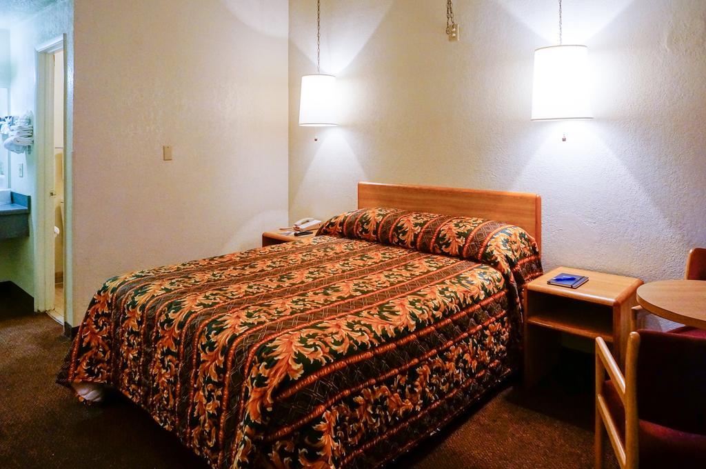 Ez 8 Ii Motel 2*