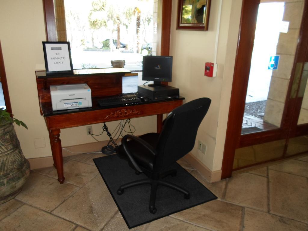 Airport Garden Hotel 3*