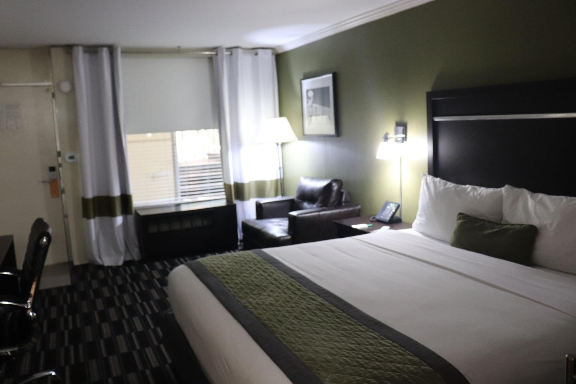 Wyndham Garden Airport Hotel