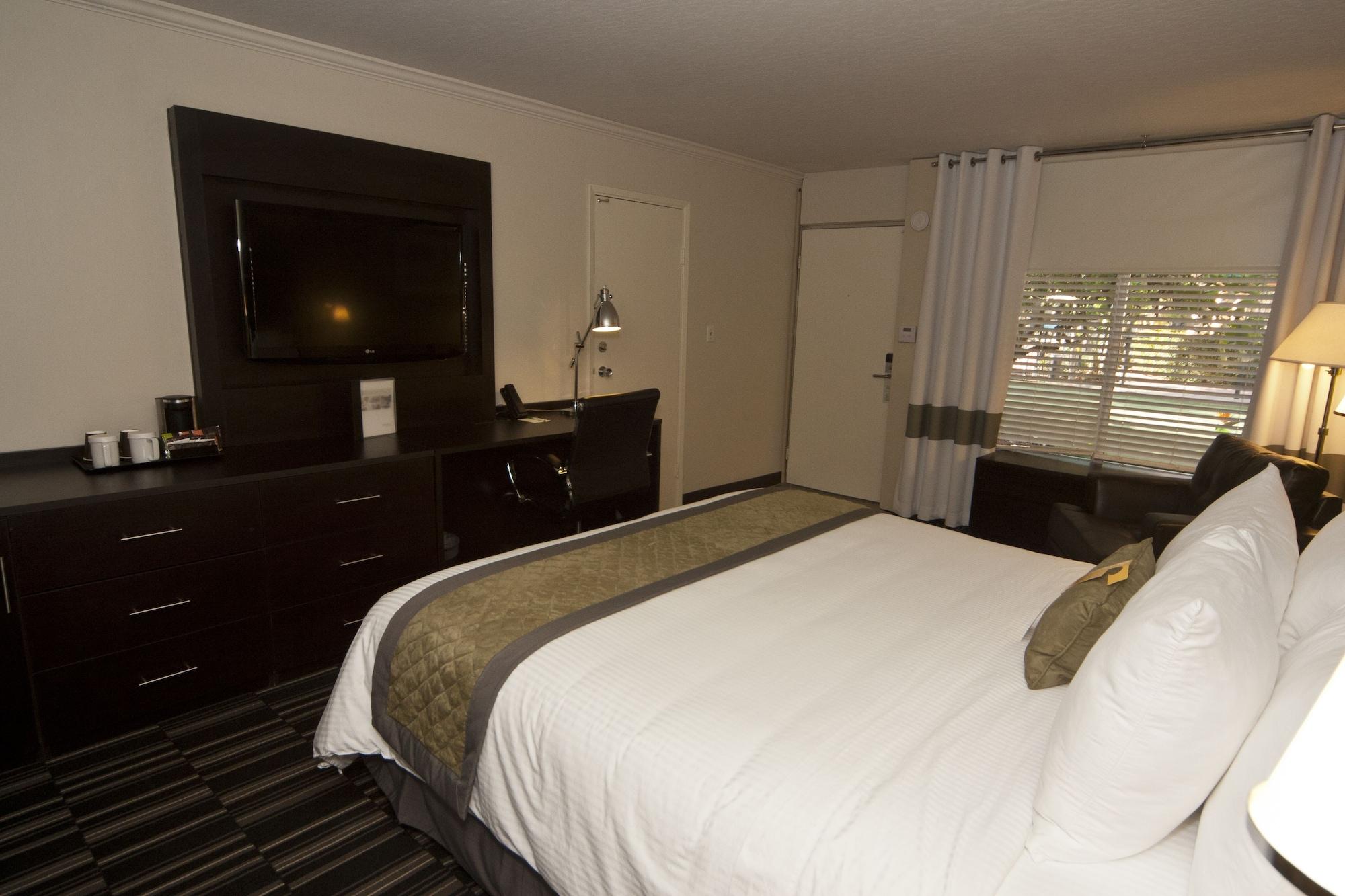 Wyndham Garden Airport Hotel 3*