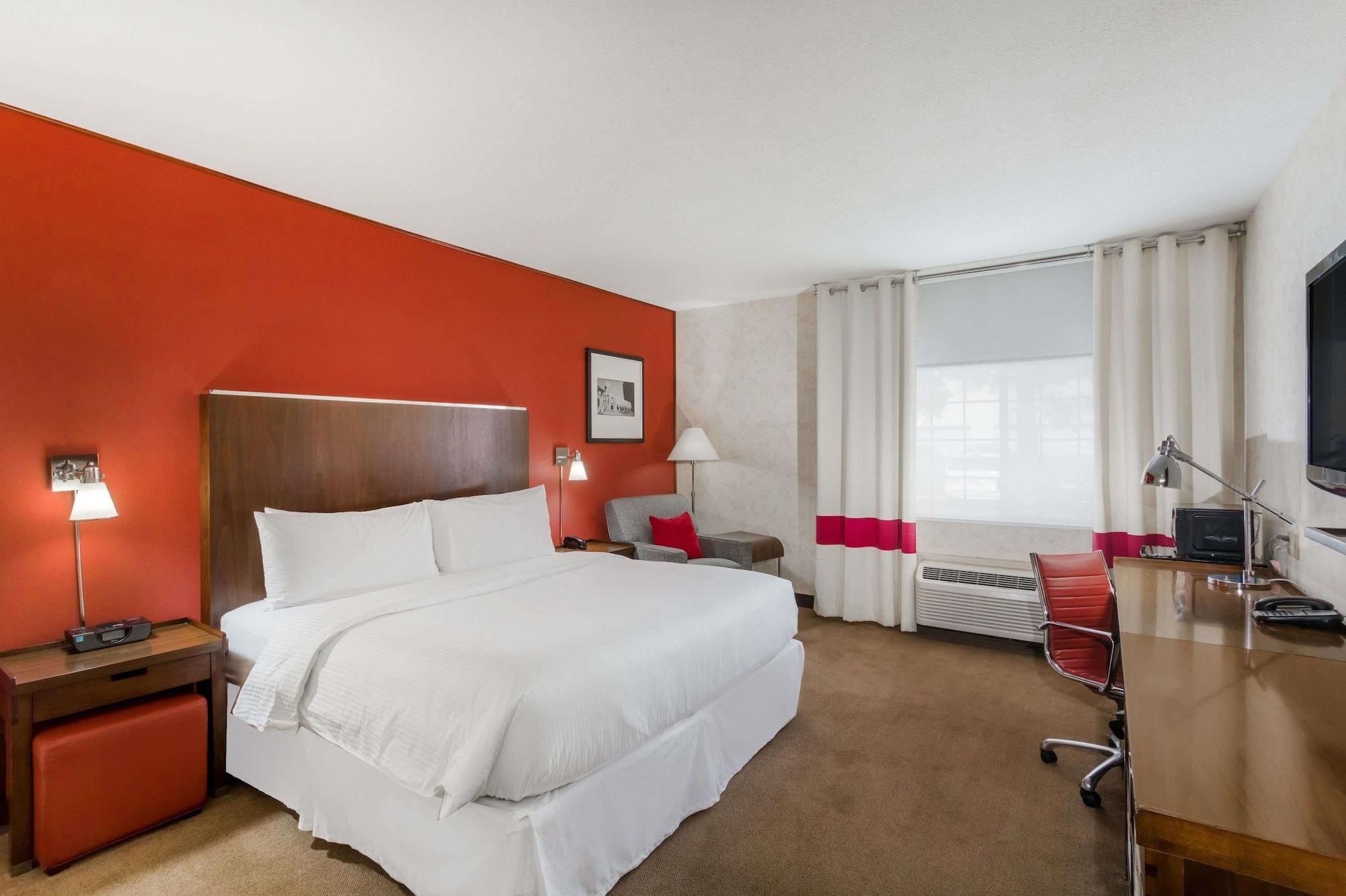 Wyndham Garden Silicon Valley Hotel 3*