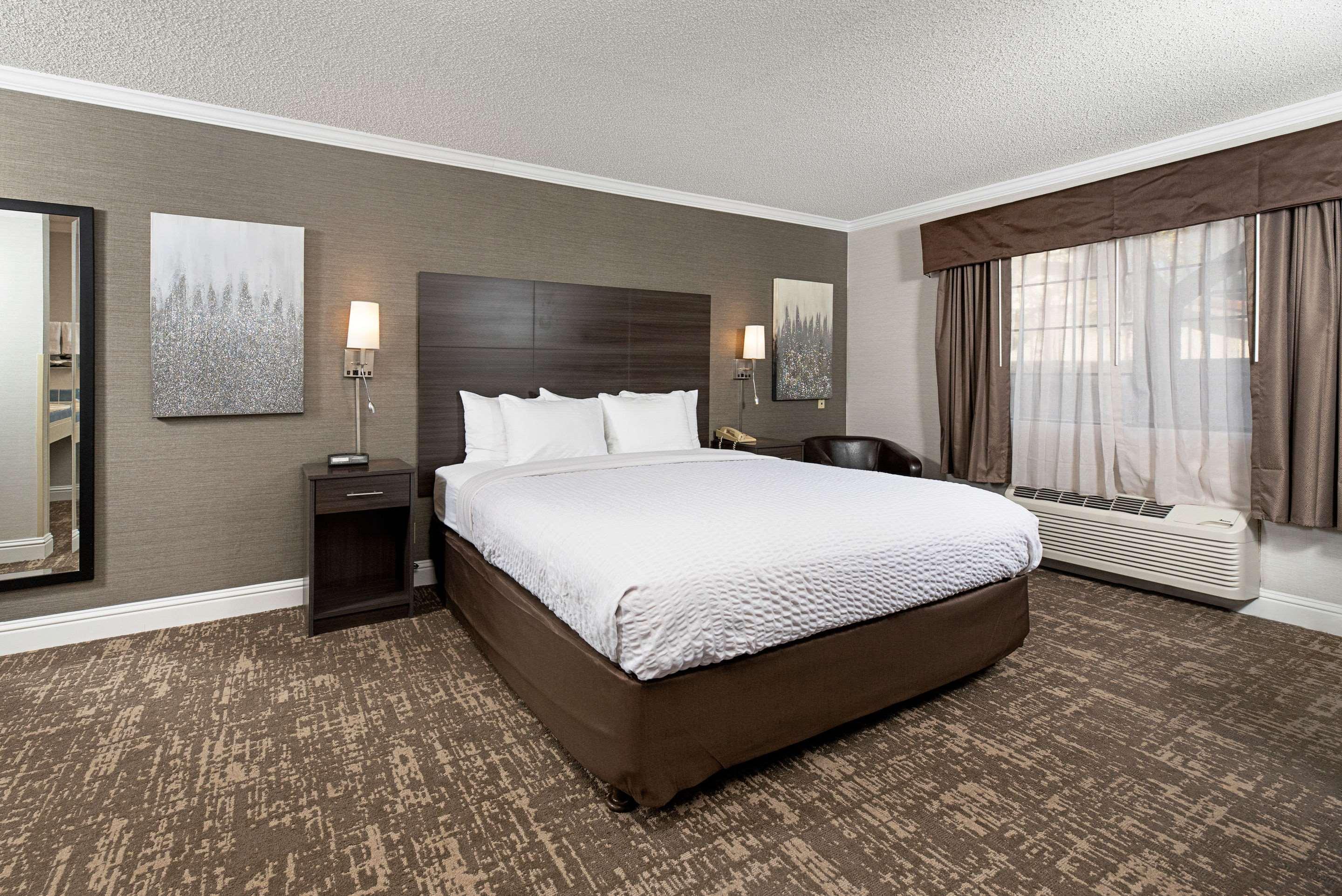 Clarion Silicon Valley Hotel 3*