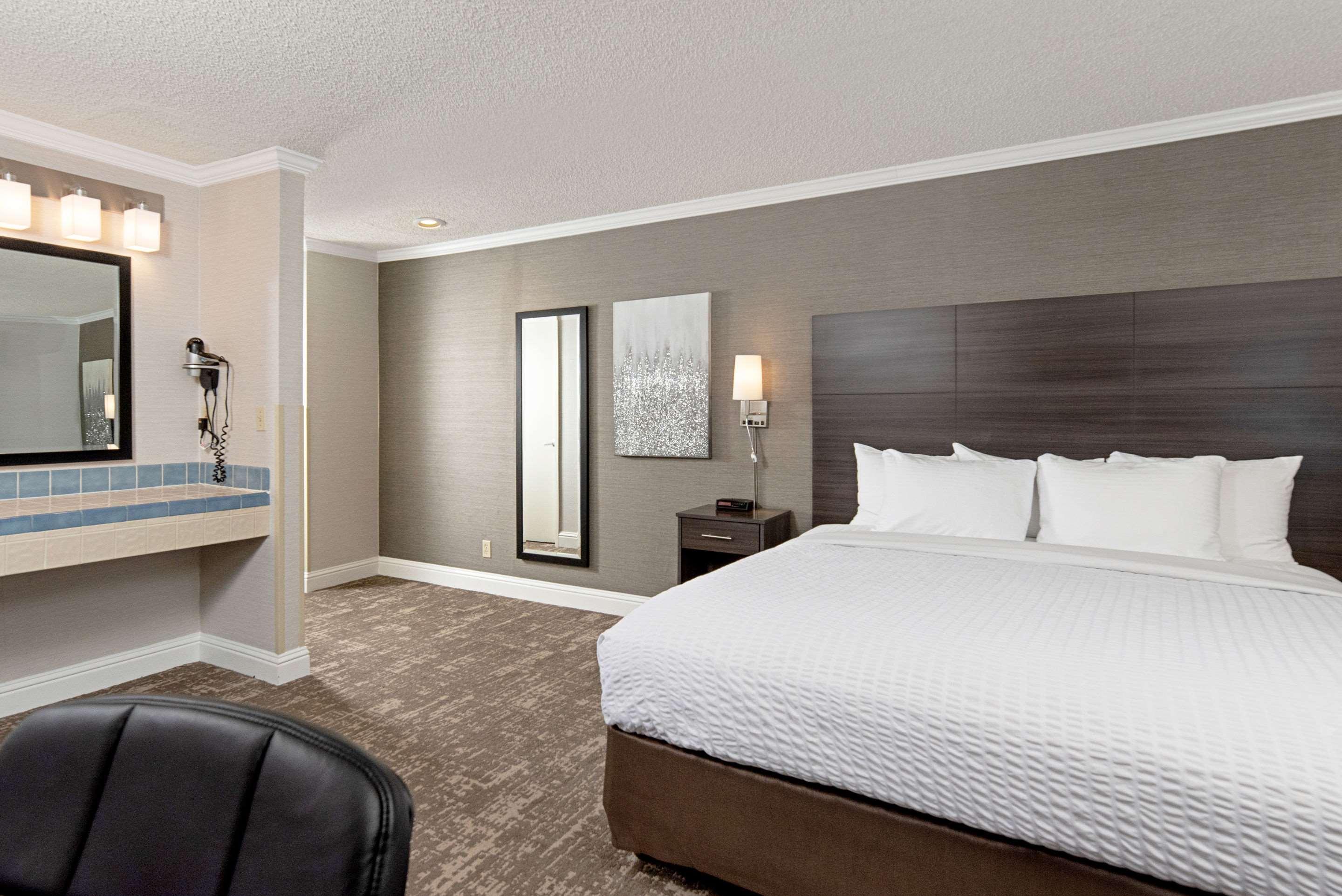 Hotel Clarion Silicon Valley 3*