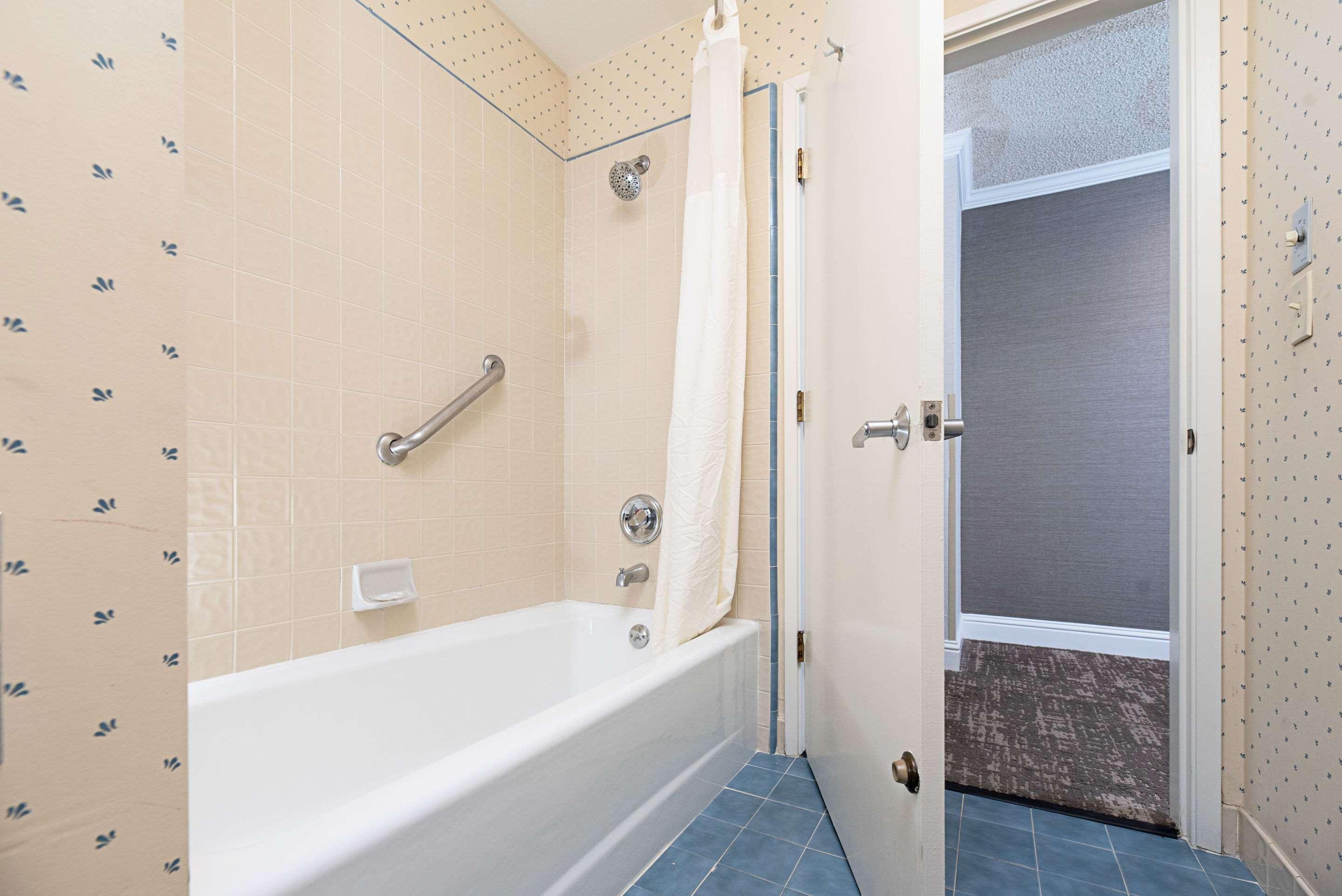 Clarion Silicon Valley Hotel 3*