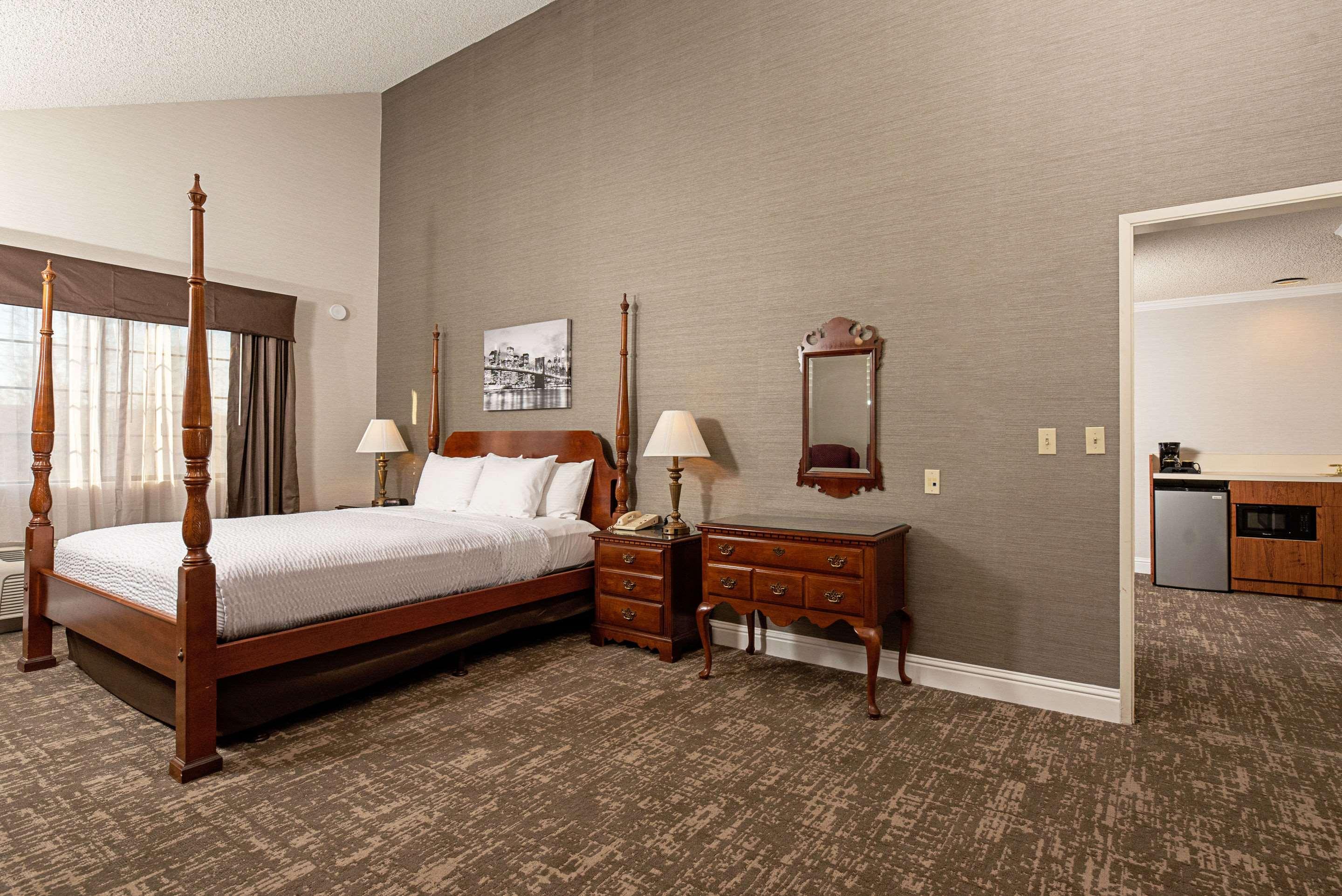 Clarion Silicon Valley Hotel 3*