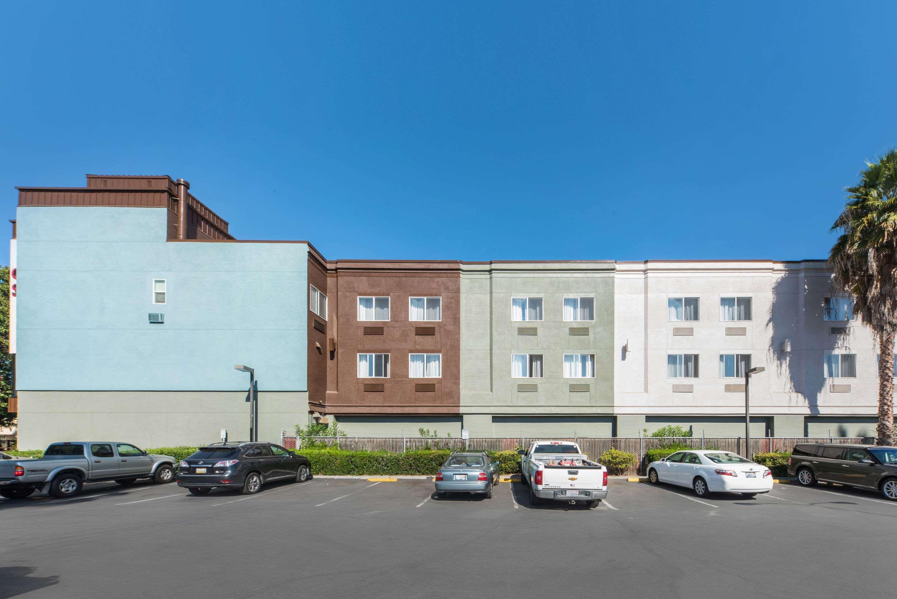 Comfort Airport Hotel 3*