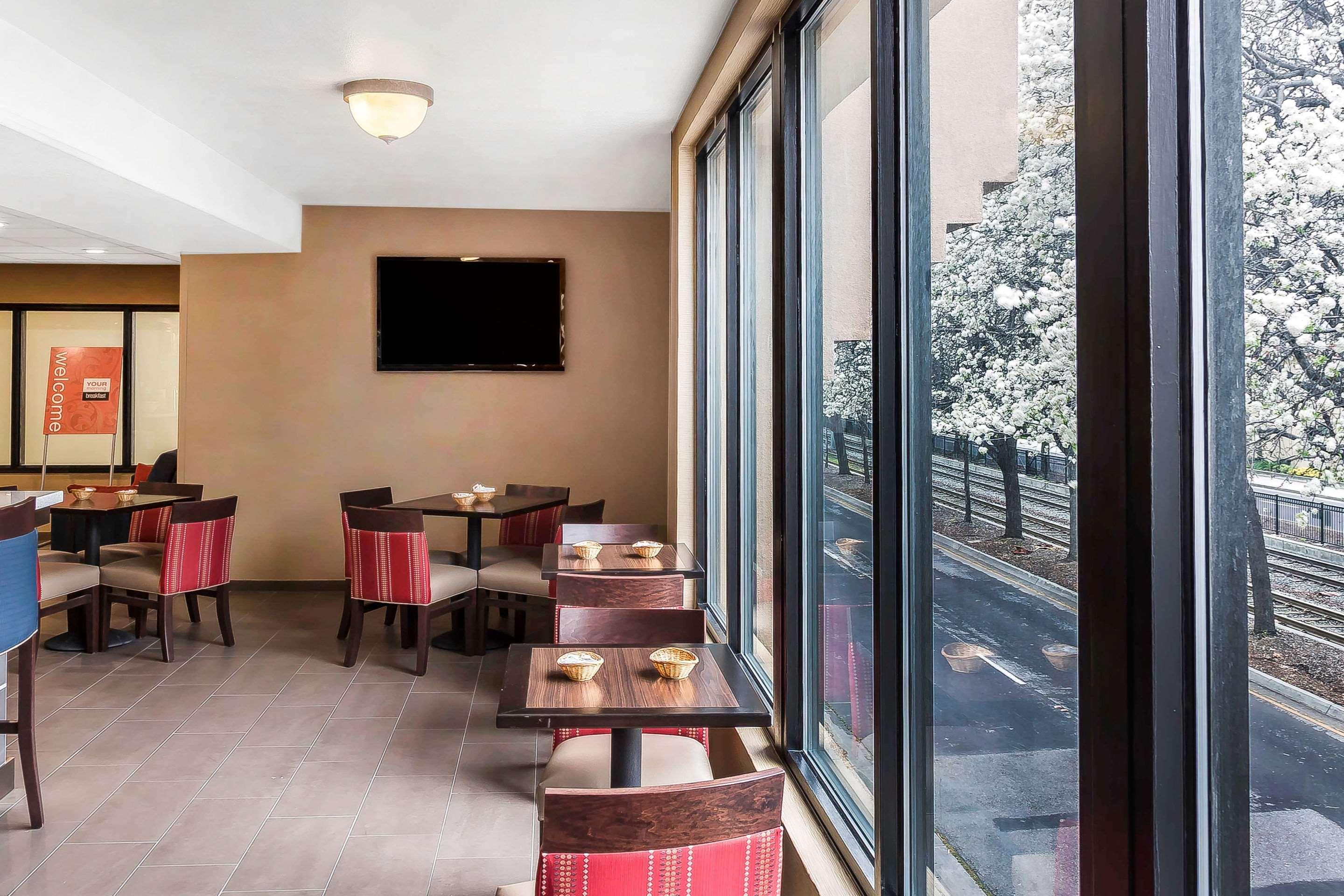 Comfort Airport Hotel 3*