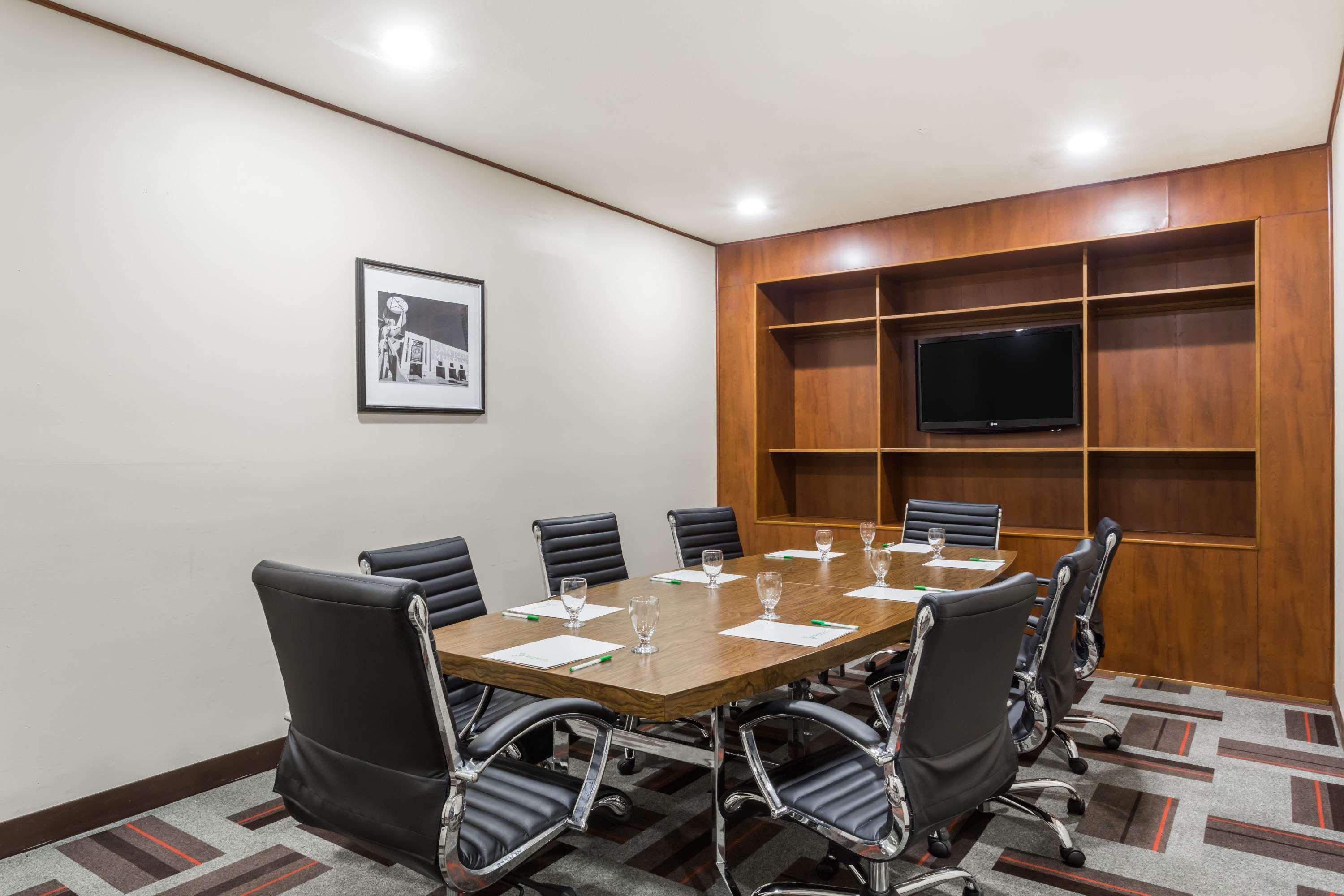 Wyndham Garden Silicon Valley Hotel 3*