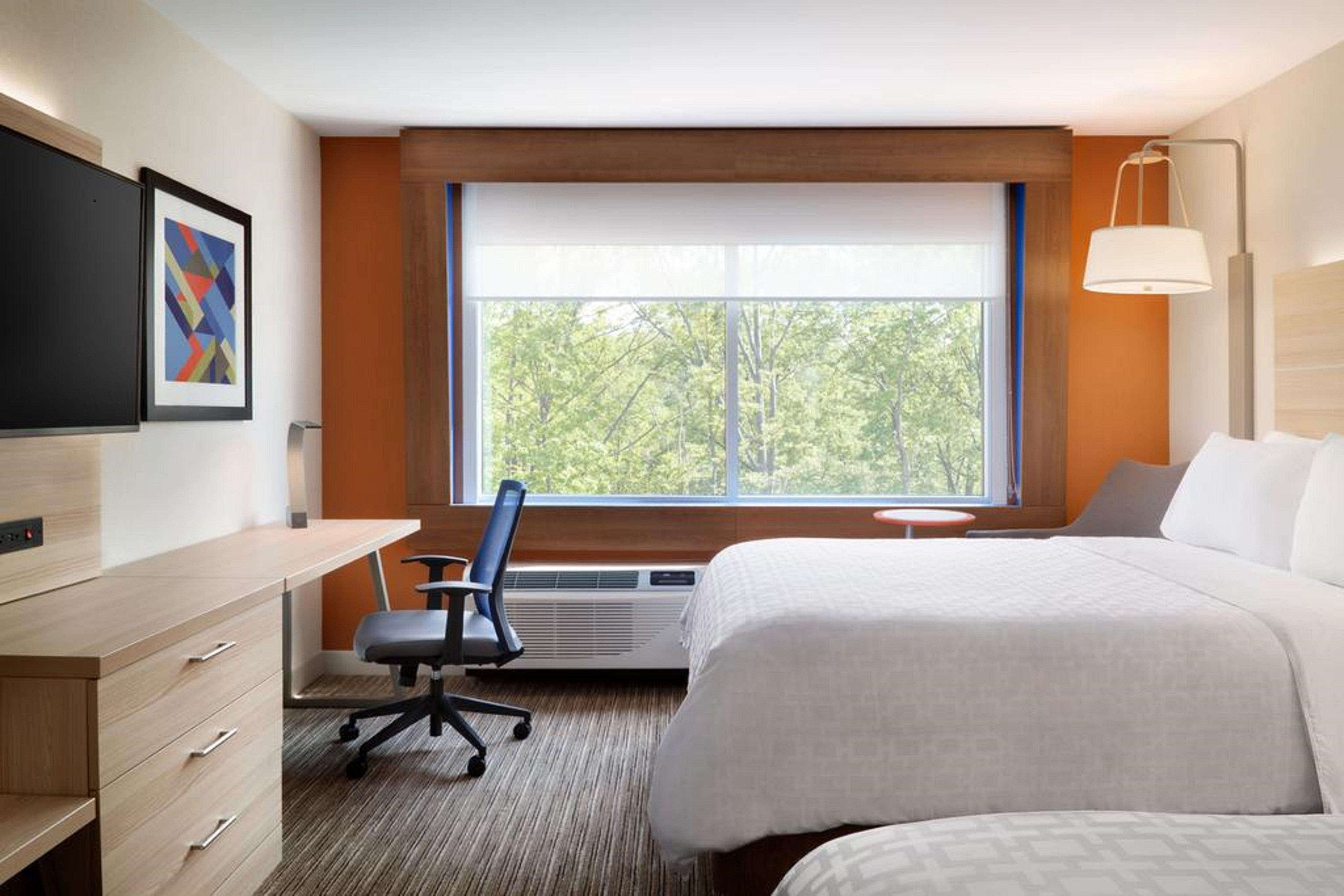 Express & - Airport By Ihg Hotel