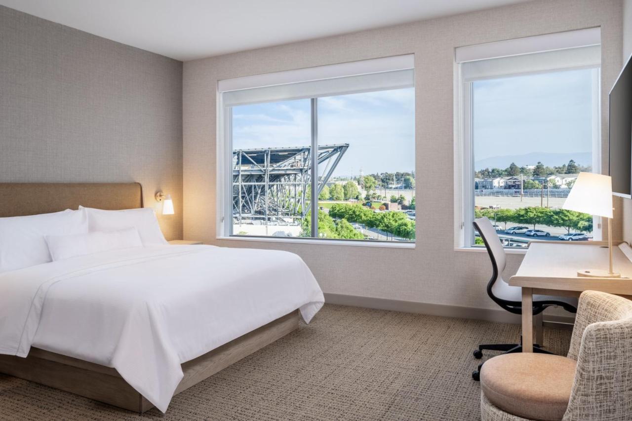 Hotel Element Airport 3*