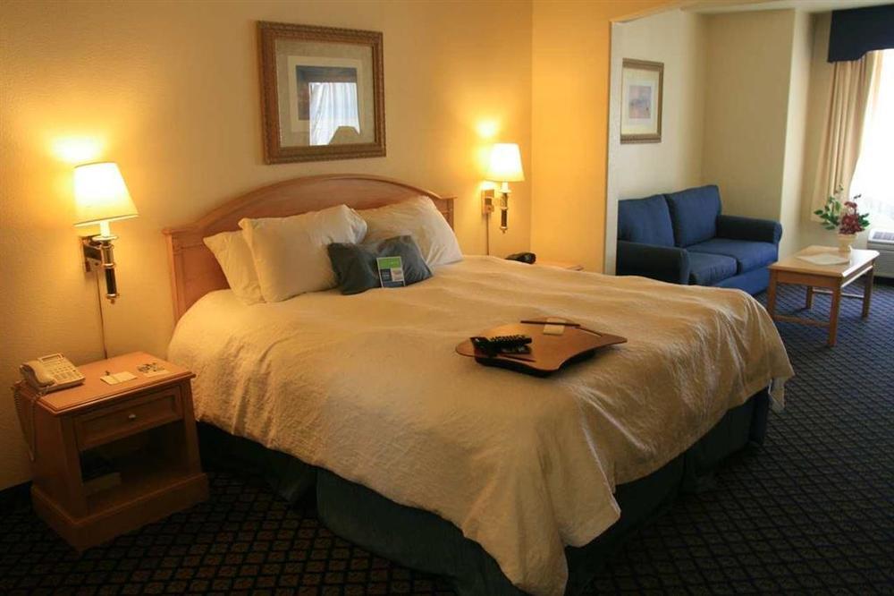 Hampton & Hotel