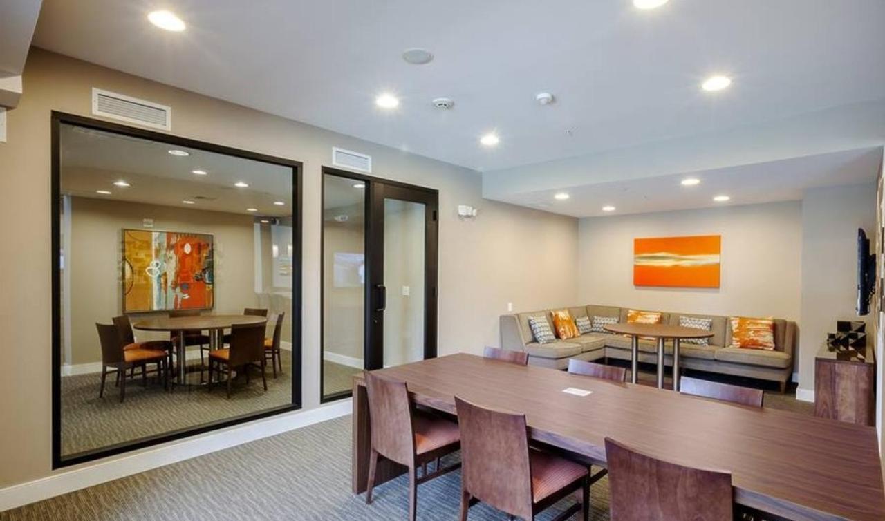 Apartment 2br W Gym Wd Pool Nr Caltrain Sfo-921 San Jose