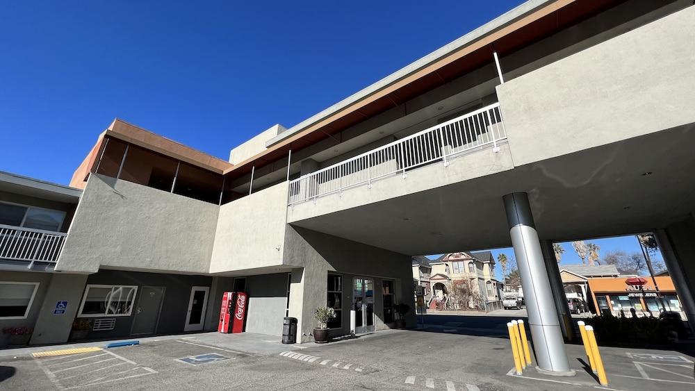 Pacific Motor Hotel