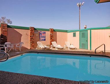 Rodeway Hwy-101 Tully Rd Exit Inn