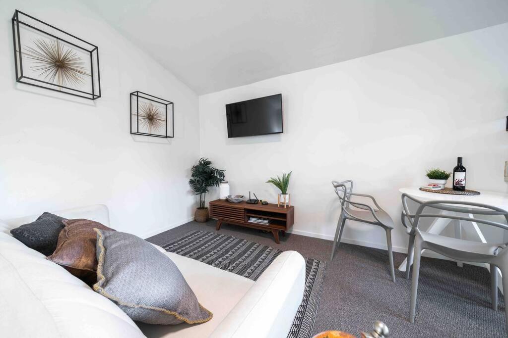 Relax In A Quaint Private And Cozy Holiday home *